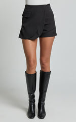 Abbie Mini Skort - Pleated Skort With Pocket Detail in Black